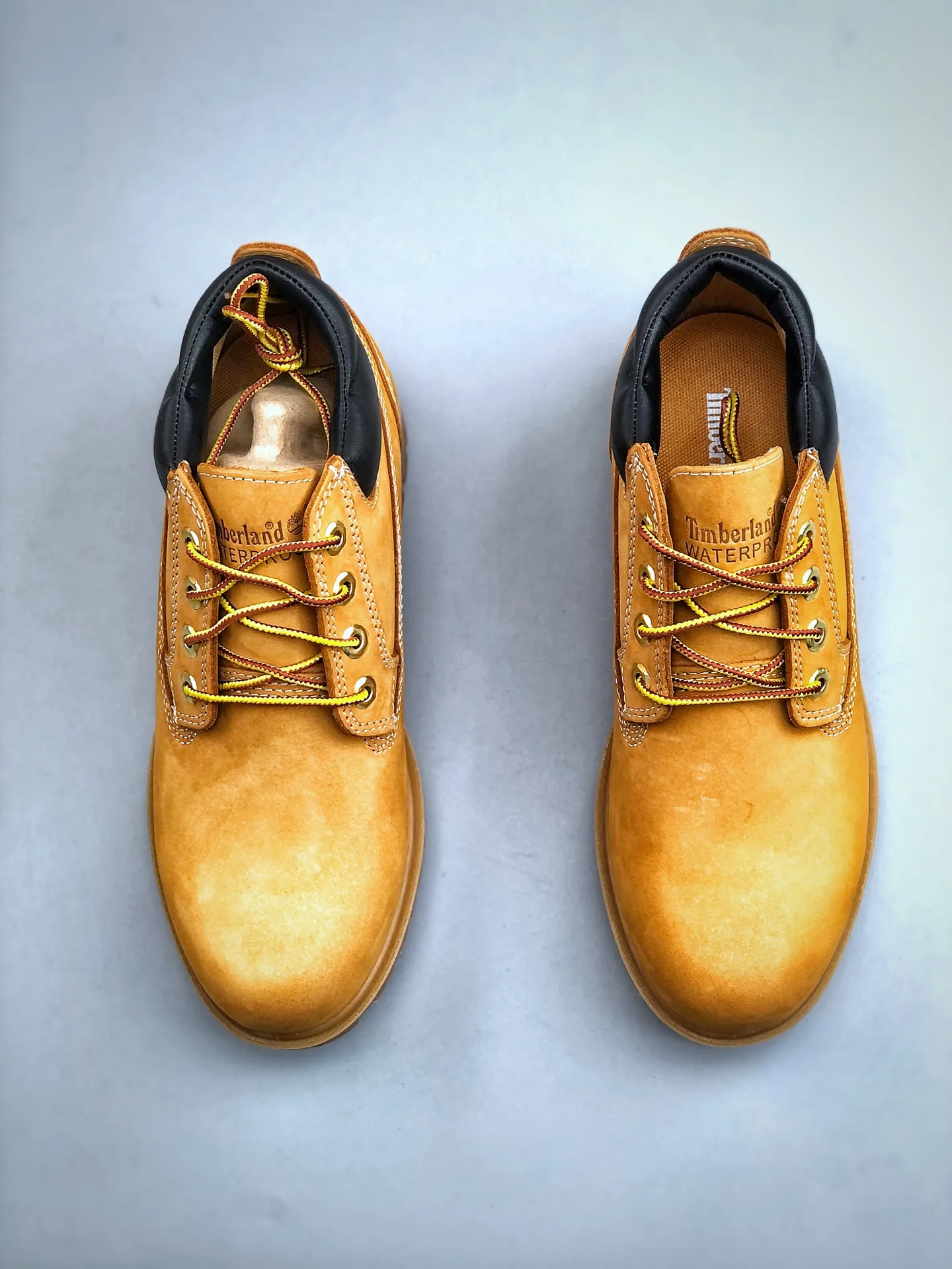 Local self-pickup 💰700 supports store placement, you can get the pure and original top quality, one-to-one original development version, Timberland, not bad at kicking/classic mid-top yellow 23061 Produced by the original channel of Zhongshan Baoyuan, the top-notch technology is newly upgraded, it can be called a genuine copy machine, the original imported waterproof leather, the original anti-counterfeiting label, the purple light can be scanned, the computer sewing line, the four lines are aligned, the horizontal folding is dynamic and water-repellent, the top genuine consistent injection molding process Art Rubber non-slip outsole resists cold and cracks Authentic and consistent all-leather collar/lining/shoes Equipped with anti-fatigue shock-absorbing honeycomb insole Highly comfortable Full set of original packaging accessories (comes with shoelaces, cleaning eraser, and counter bag) Size: 35 36 37 38 39 39.5 40 41 42 43 44 45 Men’s size runs one size larger